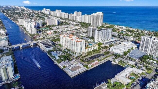 Building Photo - 3020 NE 32nd Ave