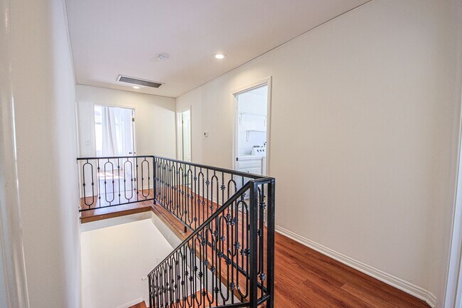 Building Photo - Fully Renovated 4 Bed/3.5Bath Home with Garage + Private Yard