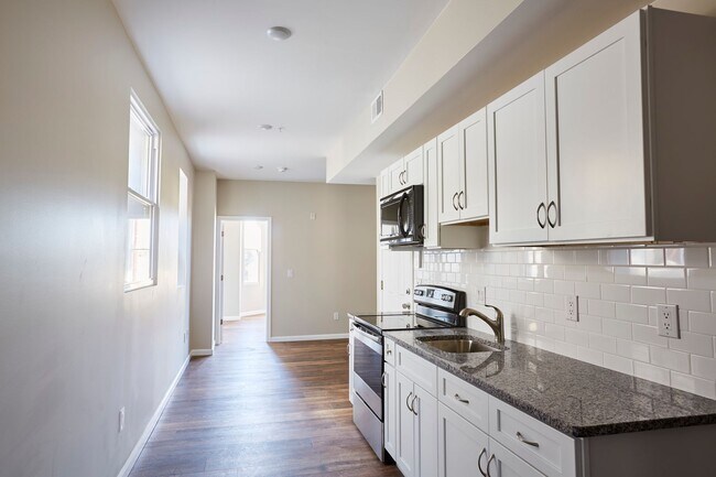 Building Photo - 5514 Woodland Ave