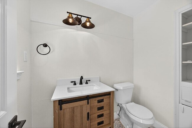 Building Photo - 108 Dupont Cir