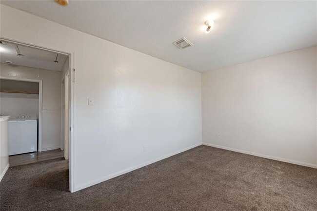 Building Photo - 8914 Pecan Pl Dr