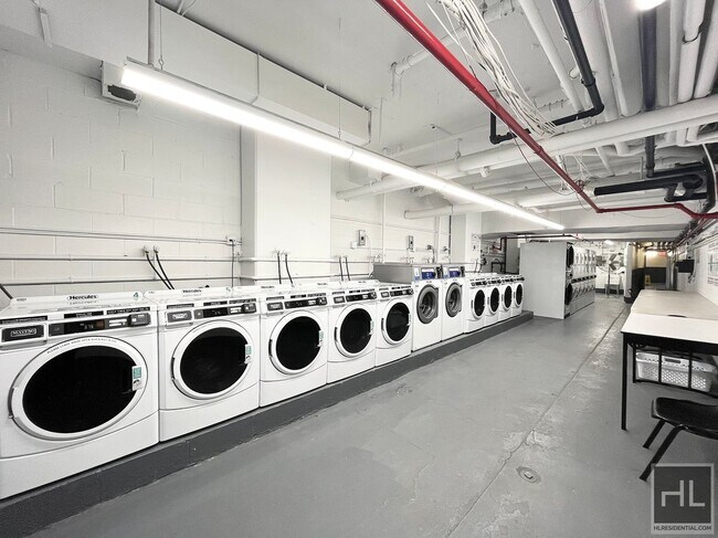 Building Photo - E 89 St