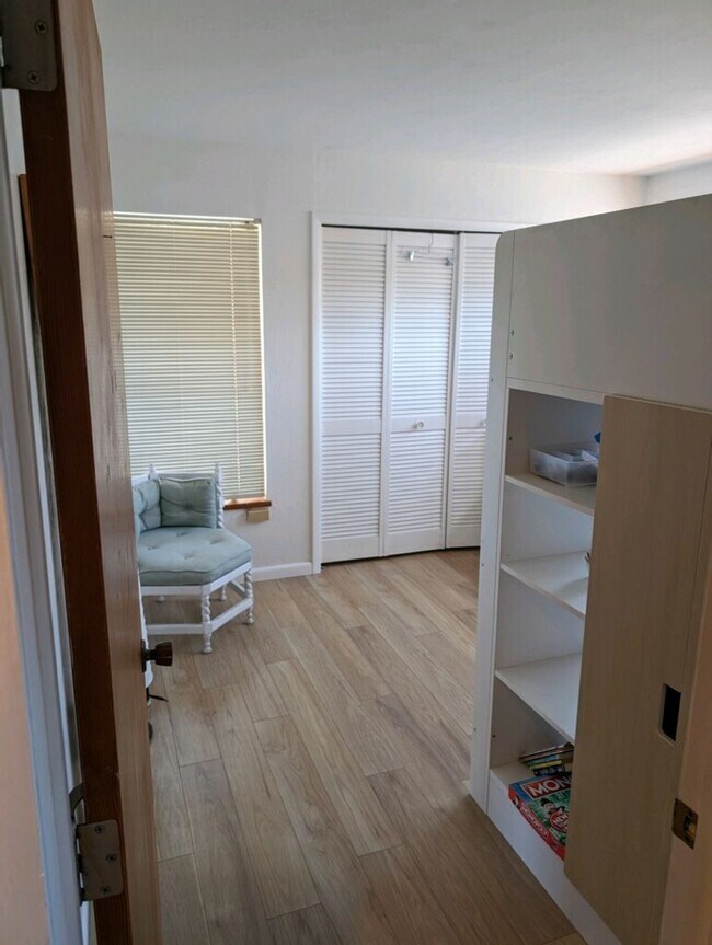 Building Photo - McGregor Woods  Community with Natural Surrounding Charm. Close to Sanibel.