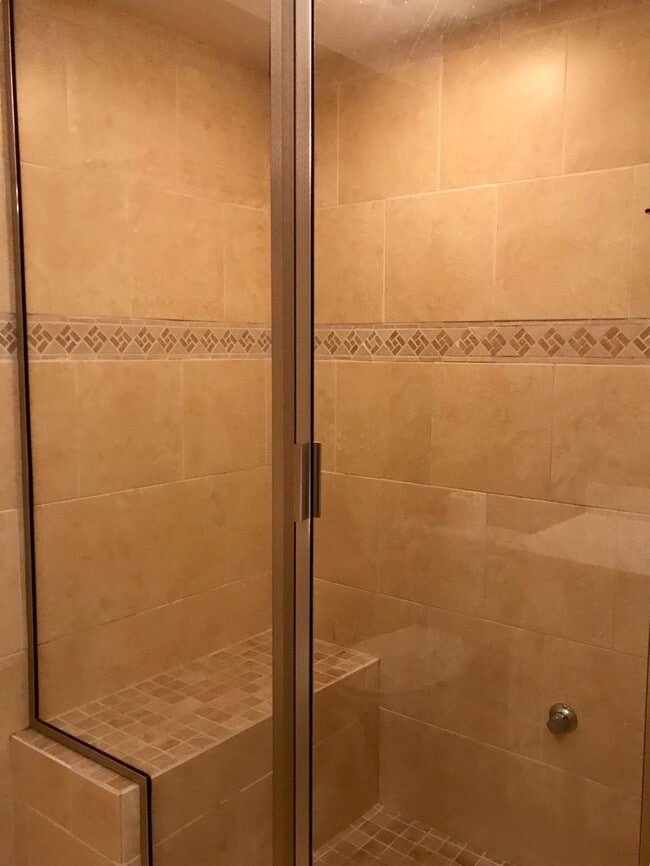 Building Photo - 2-Story Townhome WALKING DISTANCE TO THE BEACH! COMMUNITY POOL!