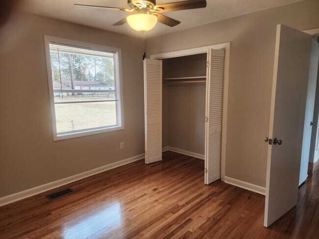 Building Photo - 3231 Dorian Rd