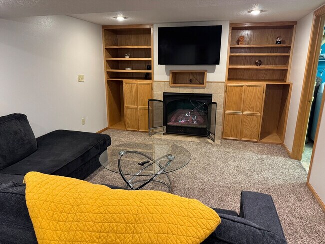 Building Photo - 202 NW Sharmin Dr