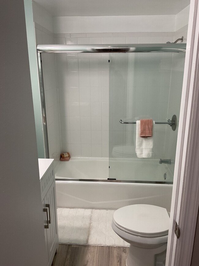 Building Photo - 530 Western Row Rd