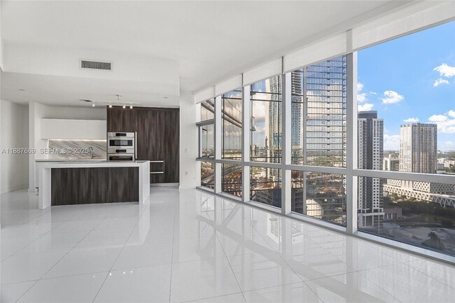 Building Photo - 851 NE 1st Ave