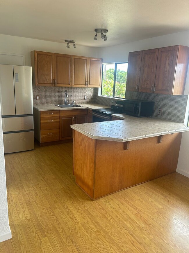 Building Photo - 3bd / 2ba Duplex Unit – Poipu Rd – Pet Friendly