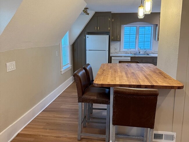 Building Photo - 60 Redington St