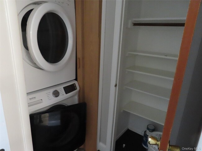 Building Photo - 1210 Smithtown Ave