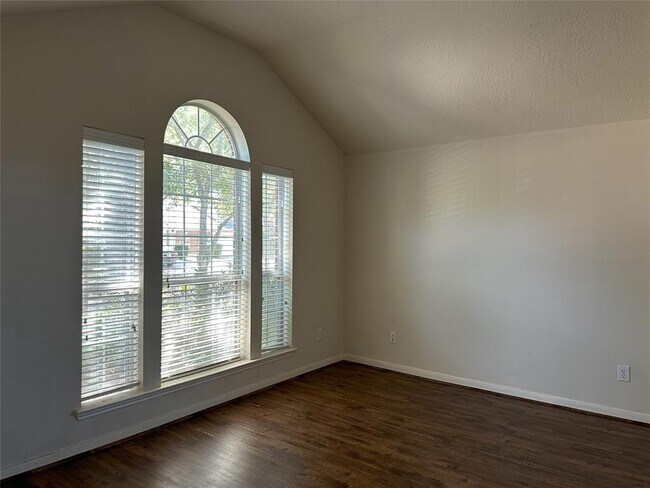 Building Photo - 6018 Twin Creek