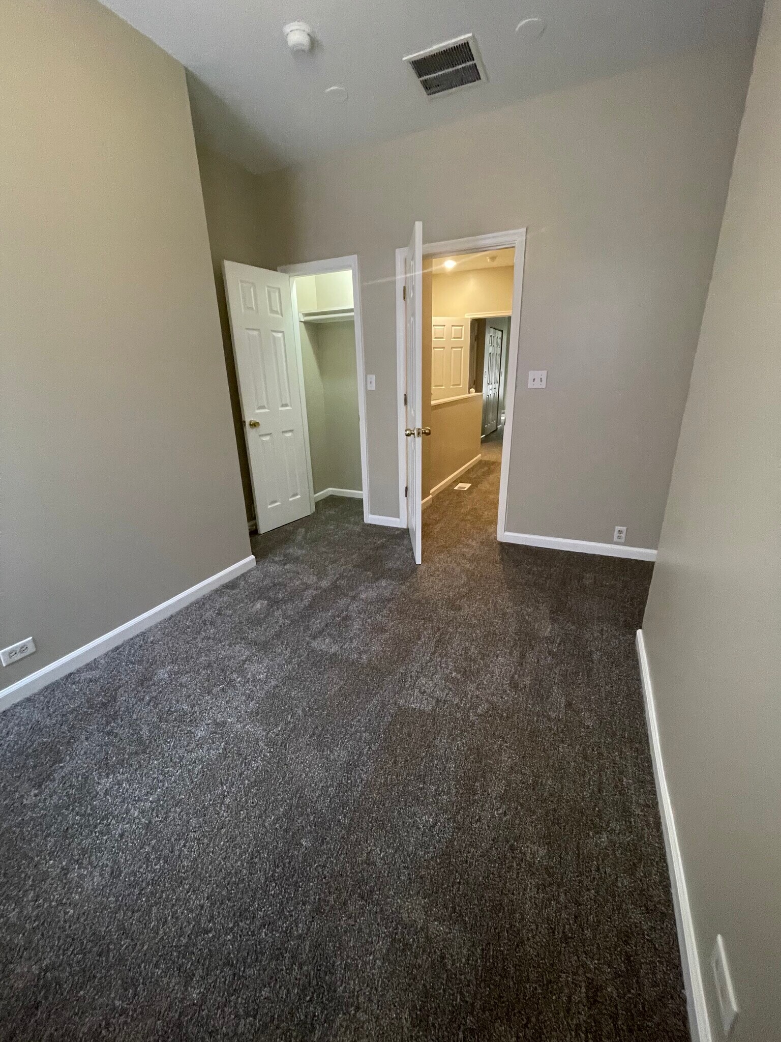 Second Bedroom - 1127 S Carey St
