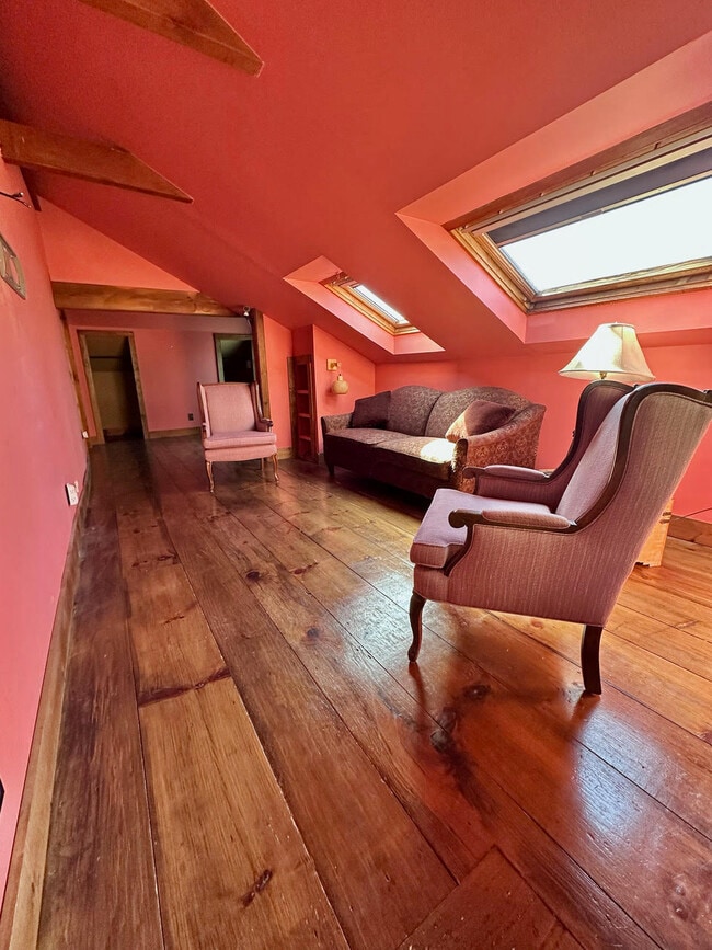 Building Photo - 107 Franklin St