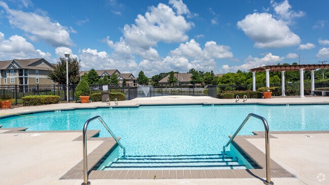 Building Photo - THE LAKES AT TOWN CENTER