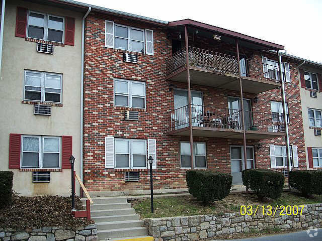 Primary Photo - Edgemont Terrace Apartments