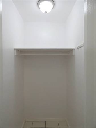 Building Photo - 1907 Lewis Ave