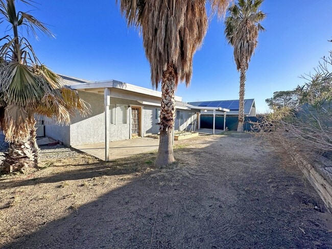 Building Photo - 605 E Wilson Ave