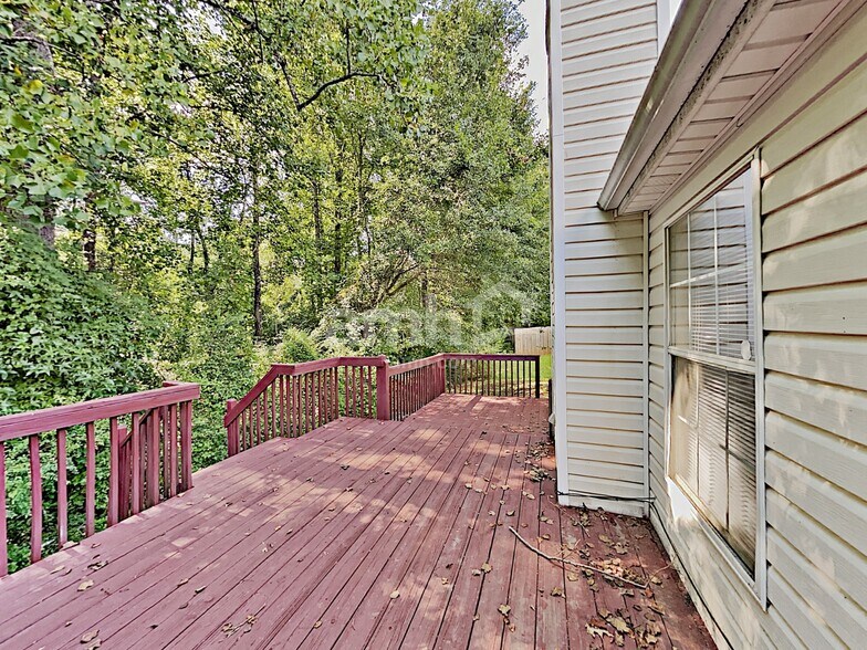 Building Photo - 271 Village Dr