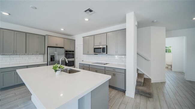 Building Photo - 241 Preserve Trl N