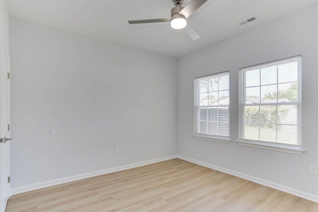 Building Photo - 1436 W 39th St