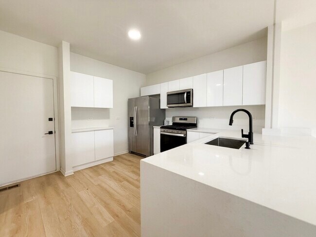 Building Photo - 1089 Ellsworth Dr