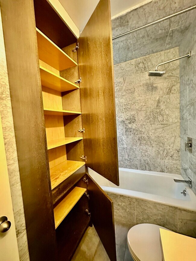 Building Photo - 81 W 27th St