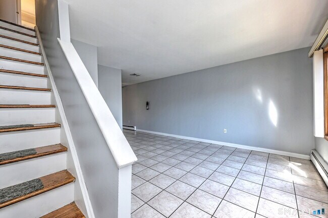 Building Photo - 1 Cora St