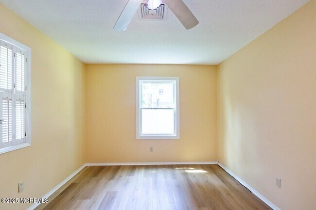Building Photo - 931 Cypress Ave