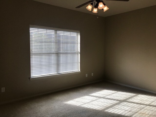 Building Photo - 424 Forest Dr Loop