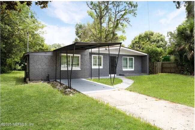 Building Photo - 9155 Sibbald Rd