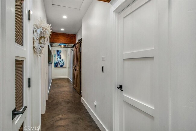 Building Photo - 27151 Mission Hills Dr