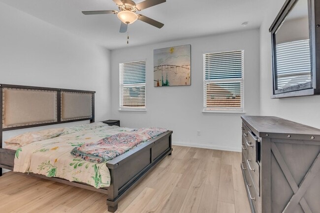 Building Photo - 14789 Mainstay Way