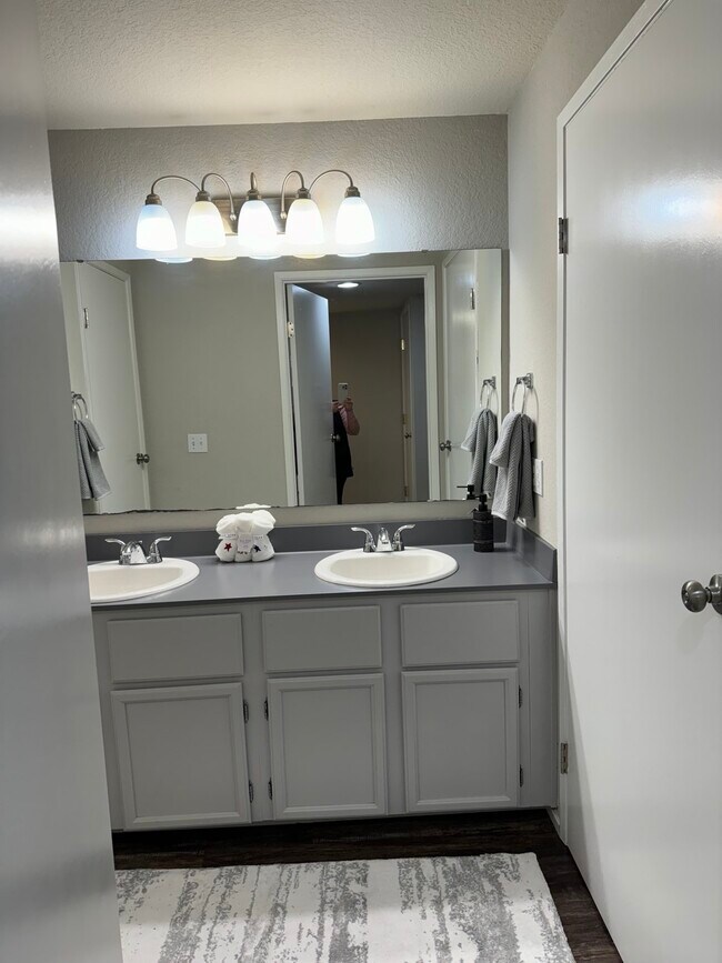 Building Photo - 8407 18th Ave W