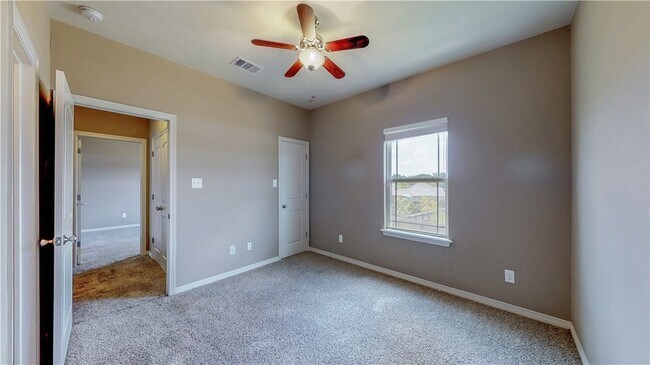 Building Photo - 2700 Horse Haven Ln