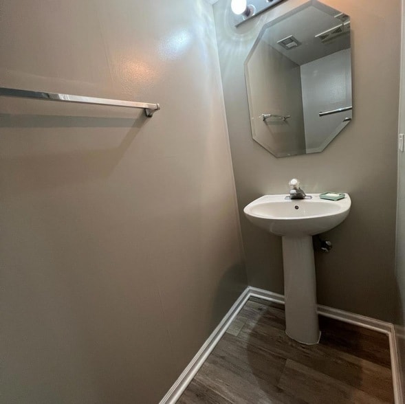 Building Photo - 1169 Shorewood Ct
