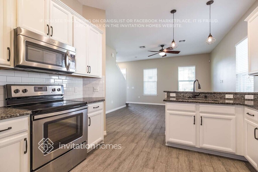 Building Photo - 9311 Meadow Hunt Way