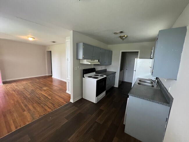 Building Photo - 1806 Pepper Dr