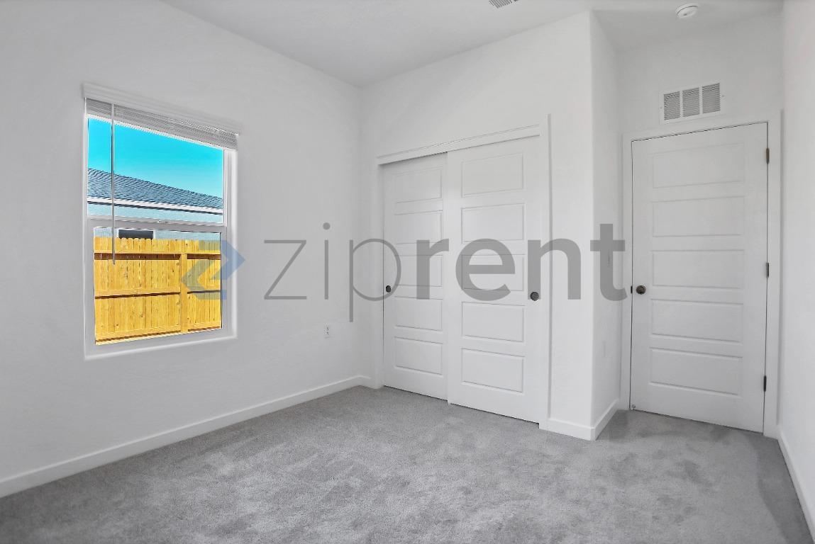 Building Photo - 6173 E Robinson Ave