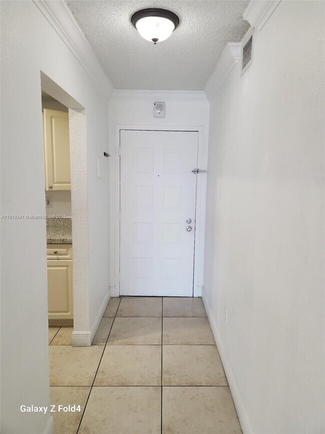 Building Photo - 6950 Miami Gardens Dr