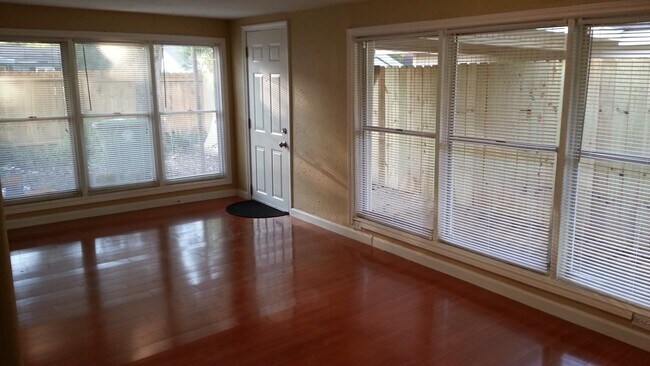 Building Photo - 5603 Northridge Dr