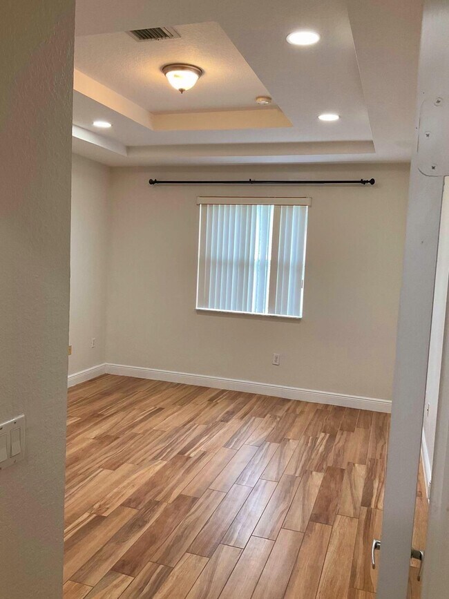 Building Photo - 6639 Hidden Cove Dr