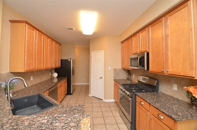 Building Photo - 2911 Meadowglen Cove