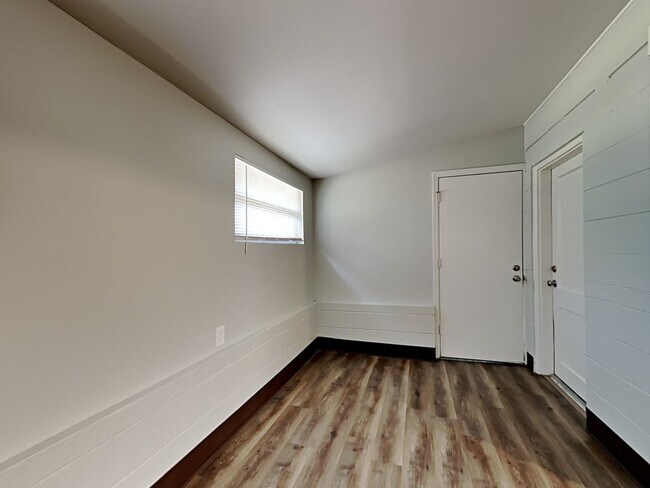 Building Photo - Renovated 3BR/2BA Home in Arlington Hills Jacksonville | Garage & Fenced Yard