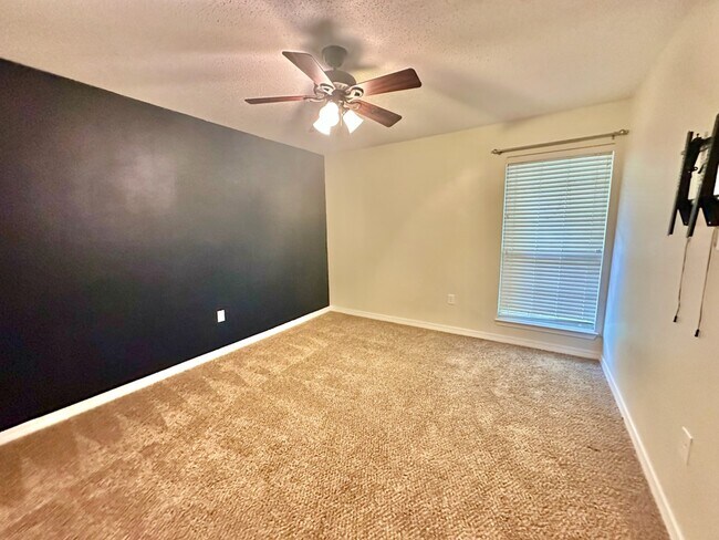 Building Photo - 4025 Lauren Ct