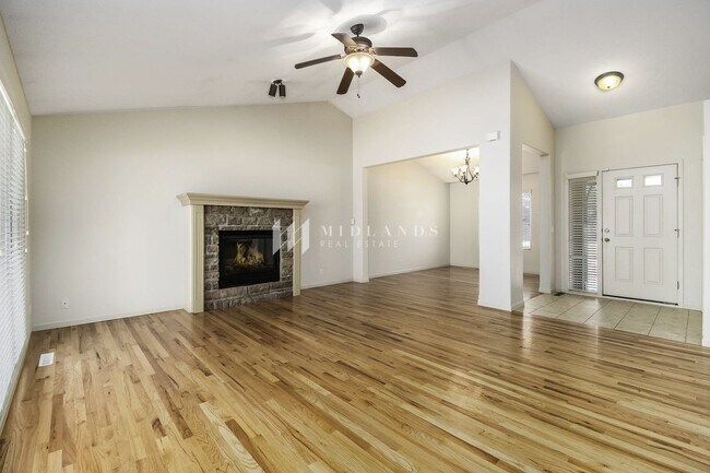 Building Photo - Luxury Duplex in Shadow View