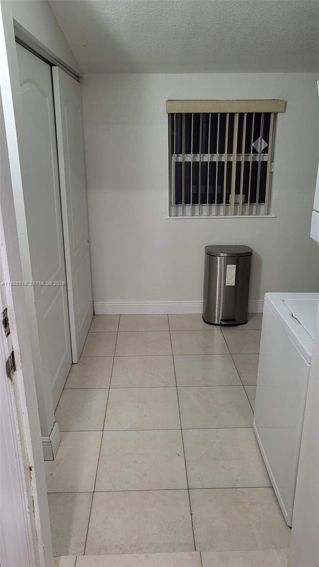 Building Photo - 420 56th St