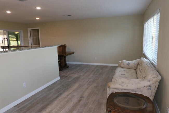 Building Photo - 1510 W Riviera Dr