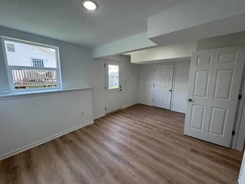 Building Photo - 400 7th St