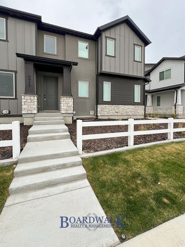 Building Photo - Stunning West Jordan Townhome with Upcomin...